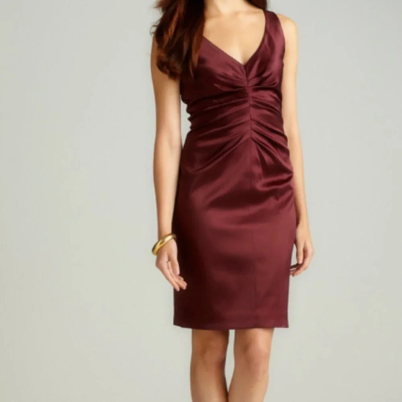 T Tahari Wine Plum Purple V-Neck Sleeveless Ruched Satin Mini Dress Size 10 - Picture 1 of 6